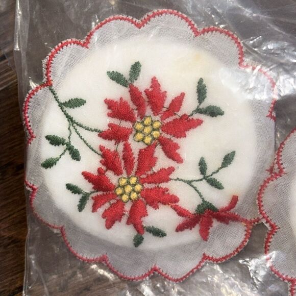 Vintage new in packaging two Christmas poinsettia sachets - Picture 2 of 5